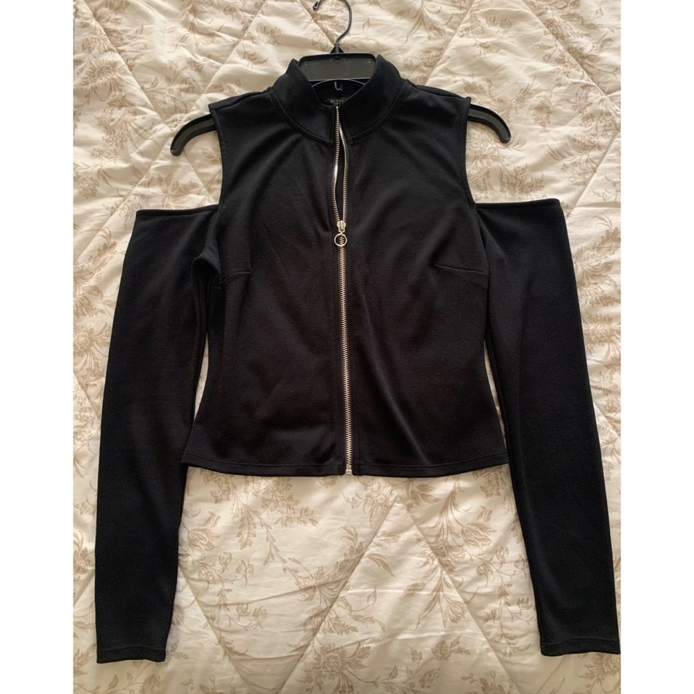Cold shoulder zipper top